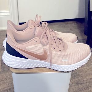 Nike Revolution Sneakers